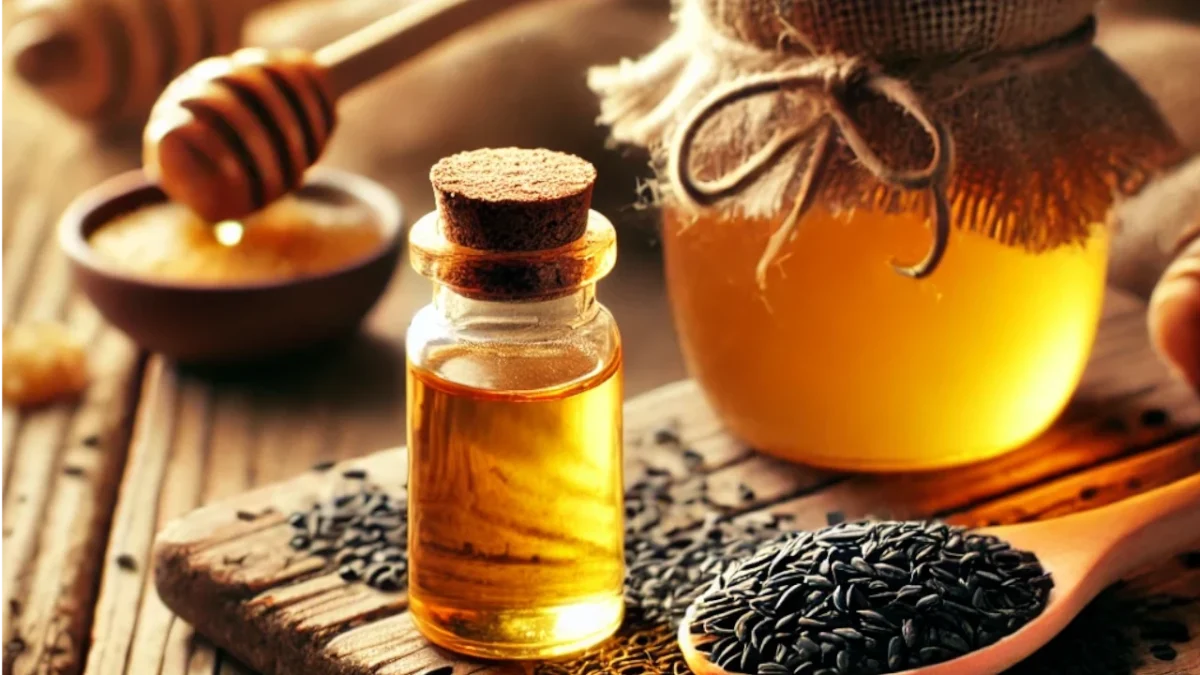 Flacon d’huile de nigelle entouré de graines noires, pot de miel avec cuillère en bois, le tout sur une surface naturelle en bois.